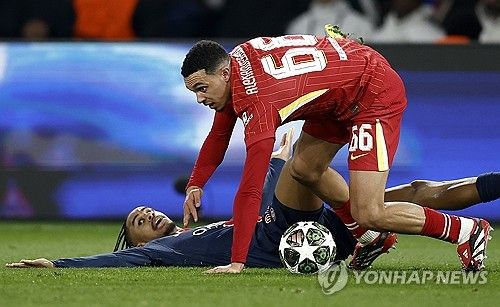 스페인 매체 '렐레보' 기자 마테오 모레토가 23일(한국시간) 아놀드가 4월에 자신의 미래를 결정하게 될 것이라고 전했다.&nbsp;다른 스패인 매체 '마르카'도 다르지 않았다. 매체는 아놀드의 레알 이적이 99% 완료됐다면서 아놀드가 리버풀의 재계약 제안을 아놀드는 오랜 시간 전에 레알 이적을 결정해 왔고 어떤 것도 그의 마음을 되돌리지 못할 것이라고 전했다.&nbsp;연합뉴스