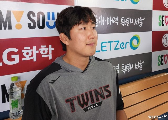 LG 투수 손주영은 23일 잠실구장에서 열린 '2025 신한 SOL Bank KBO 리그' 롯데와 정규시즌 2차전에서 선발 등판했다. 7이닝 무실점 퀄리티스타트 플러스를 기록하며 팀 승리에 힘을 보탰다. 동시에 시즌 첫 승을 거뒀다. 잠실, 박정현 기자