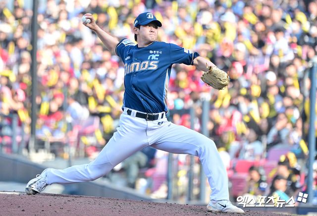 22일 오후 광주기아챔피언스필드에서 열린 '2025 신한 SOL Bank KBO리그' NC 다이노스와 KIA 타이거즈의 개막전 경기, 8회말 NC 전사민이 공을 힘차게 던지고 있다. 엑스포츠뉴스 DB