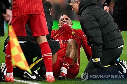 스페인 매체 '렐레보' 기자 마테오 모레토가 23일(한국시간) 아놀드가 4월에 자신의 미래를 결정하게 될 것이라고 전했다.&nbsp;다른 스패인 매체 '마르카'도 다르지 않았다. 매체는 아놀드의 레알 이적이 99% 완료됐다면서 아놀드가 리버풀의 재계약 제안을 아놀드는 오랜 시간 전에 레알 이적을 결정해 왔고 어떤 것도 그의 마음을 되돌리지 못할 것이라고 전했다.&nbsp;연합뉴스