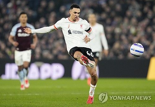 스페인 매체 '렐레보' 기자 마테오 모레토가 23일(한국시간) 아놀드가 4월에 자신의 미래를 결정하게 될 것이라고 전했다.&nbsp;다른 스패인 매체 '마르카'도 다르지 않았다. 매체는 아놀드의 레알 이적이 99% 완료됐다면서 아놀드가 리버풀의 재계약 제안을 아놀드는 오랜 시간 전에 레알 이적을 결정해 왔고 어떤 것도 그의 마음을 되돌리지 못할 것이라고 전했다.&nbsp;연합뉴스