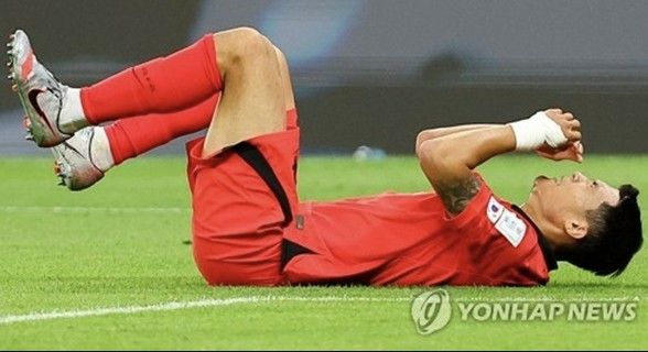 아킬레스건염으로 홍명보호의 A매치 2연전에 결장한 '철기둥' 김민재(바이에른 뮌헨)가 팀 훈련에 합류했다. 마침 한국 축구대표팀이 요르단과의 월드컵 3차예선 8차전 벌이는 날 김민재의 근황이 알려졌다. 뮌헨 구단은 25일(한국시간) 홈페이지를 통해 "분데스리가 장크트 파울리와 홈 경기에 대비한 훈련을 시작했다"며 훈련에 참여한 선수들의 모습을 공개했다. 뮌헨은 한국시간으로 29일 오후 11시 30분 독일 뮌헨의 알리안츠 아레나에서 장크트 파울리와 2024-2025 분데스리가 27라운드 홈경기를 펼친다.다. 2026 북중미 월드컵 예선이나 2025-2026 UEFA 네이션스리그 때문에 많은 선수가 자국 대표팀에 소집된 가운데 훈련장에는 독일 대표팀 은퇴를 선언한 토마스 뮐러를 비롯해 포르투갈 대표팀에 합류하지 못한 하파엘 게헤이루, 독일 대표팀 호출을 받지 못한 세르주 그나브리, 그리고 부상 때문에 한국 대표팀에 합류하지 못한 김민재 등이 모여 구슬땀을 흘렸다. 연합뉴스