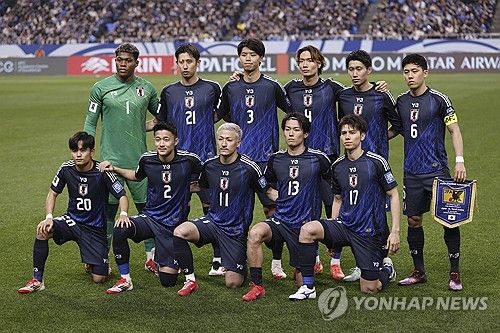 일본 축구대표팀은 25일(한국시간) 일본 사이타마에 위치한 사이타마 스타디움 2002에서 열린 사우디아라비아와의 2026 국제축구연맹(FIFA) 북중미 월드컵(캐나다·미국·멕시코 공동 개최) 아시아 지역 3차 예선 C조 8차전에서 0-0으로 비겼다. 월드컵 본선 진출을 빠르게 확정 지은 C조 1위 일본은 사우디전에서 일부 포지션에 로테이션을 가동했다. 반면 C조 3위 사우디는 일본전 패배로 C조 2위 호주와의 승점 차를 좁히는데 실패하면서 월드컵 본선 직행 가능성이 떨어졌다. 연합뉴스