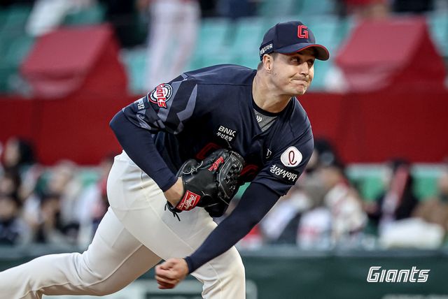 롯데 자이언츠 새 외국인 투수 터커 데이비슨이 25일 인천 SSG랜더스필드에서 열린 2025 신한 SOL Bank KBO리그 SSG 랜더스와의 팀 간 1차전에 선발등판, 7이닝&nbsp;3피안타 1피홈런 2볼넷 2탈삼진 1실점으로 호투했다. 사진 롯데 자이언츠