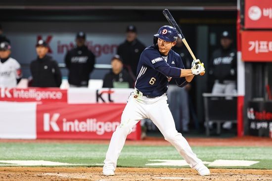 두산 베어스 내야수 오명진이 26일 수원 KT전에서 선발 2루수로 출격한다. 오명진은 개막 뒤 8타수 무안타로 아직 시즌 첫 안타를 신고하지 못했다. 두산 베어스