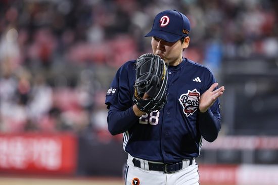 두산 베어스 선발 투수 최승용이 지난 26일 수원 KT전에서 5.1이닝 2실점 호투와 함께 개막 3연패 탈출과 시즌 첫 승을 이끌었다. 두산 베어스