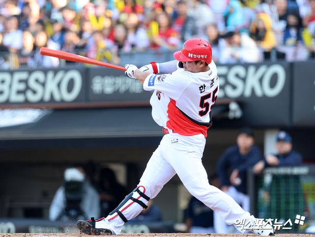 22일 오후 광주기아챔피언스필드에서 열린 '2025 신한 SOL Bank KBO리그' NC 다이노스와 KIA 타이거즈의 개막전 경기, 8회말 1사 2,3루 KIA 한준수가 스리런 홈런을 날리고 있다. 엑스포츠뉴스 DB