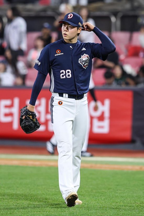 두산 베어스 선발 투수 최승용이 지난 26일 수원 KT전에서 5.1이닝 2실점 호투와 함께 개막 3연패 탈출과 시즌 첫 승을 이끌었다. 두산 베어스