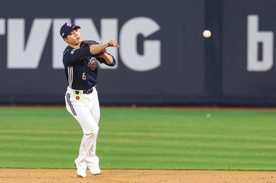 두산 베어스 내야수 오명진이 26일 수원 KT전에서 선발 2루수로 출격한다. 오명진은 개막 뒤 8타수 무안타로 아직 시즌 첫 안타를 신고하지 못했다. 두산 베어스
