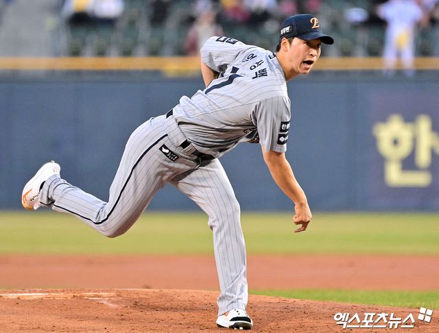 26일 오후 서울 송파구 잠실야구장에서 열린 '2025 신한 SOL Bank KBO리그' 한화 이글스와 LG 트윈스의 경기, 1회말 한화 선발투수 엄상백이 공을 힘차게 던지고 있다. 잠실, 김한준 기자