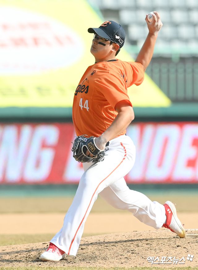 한화 투수 김서현(사진)은 27일 잠실구장에서 열릴 '2025 신한 SOL Bank KBO 리그' LG와 정규시즌 3차전부터 마무리 투수를 맡는다. 부진 끝에 퓨처스리그로 향한 주현상의 빈자리를 채운다. 엑스포츠뉴스 DB