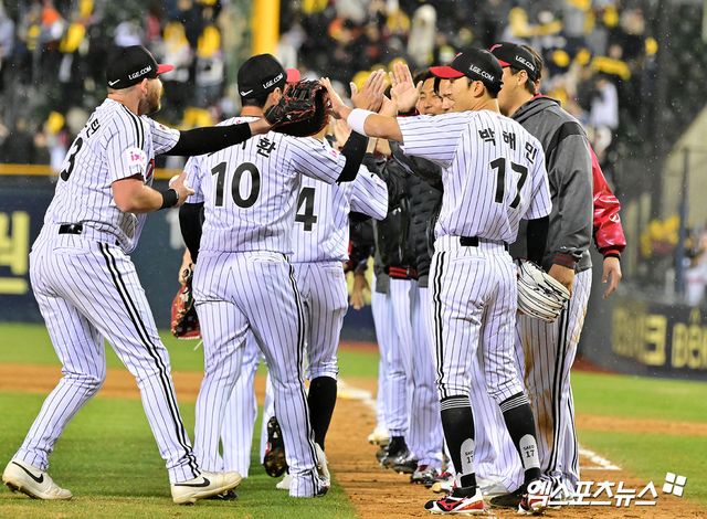 LG는 27일 잠실구장에서 열린 '2025 신한 SOL Bank KBO 리그' 한화와 정규시즌 3차전에서 2-1로 승리했다. 탄탄한 선발진을 앞세워 개막 5연승을 질주하고 있다. 엑스포츠뉴스 잠실, 김한준 기자