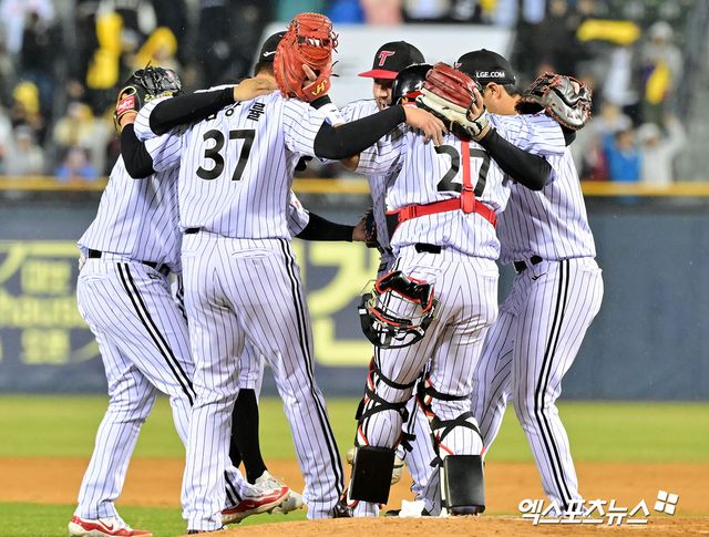 ​​LG는 27일 잠실구장에서 열린 '2025 신한 SOL Bank KBO 리그' 한화와 정규시즌 3차전에서 2-1로 승리했다. 탄탄한 선발진을 앞세워 개막 5연승을 질주하고 있다. 엑스포츠뉴스 잠실, 김한준 기자