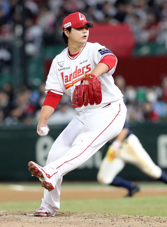 SSG 랜더스 구원투수 김민이 올해 정규시즌 경기에 등판해 투구하고 있다. SSG 랜더스