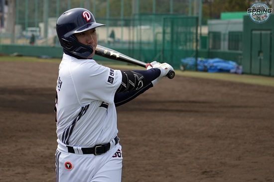 두산 베어스 외야수 추재현이 퓨처스리그 경기에서 홈런을 쏘아 올리면서 1군 콜업을 위한 무력시위를 벌이고 있다. 두산 베어스
