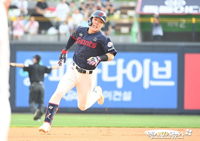 롯데 자이언츠 내야수 고승민이 우측 옆구리 내복사근 염좌 진단을 받으면서 지난 26일 1군 엔트리에서 말소됐다. 사진 엑스포츠뉴스 DB