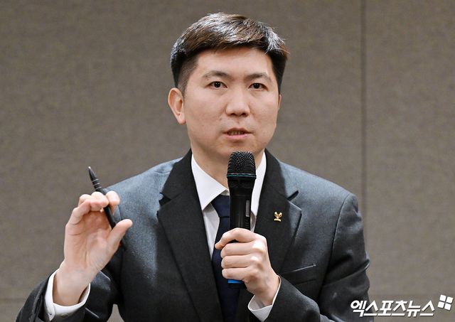 유승민 대한체육회장이 27일 서울 용산구 그랜드하얏트 그랜드블룸에서 열린 이사회 종료 후 정몽규 대한축구협회장 인준 문제를 이른 시일 내 결론내겠다는 입장을 밝혔다. 사진 엑스포츠뉴스 DB