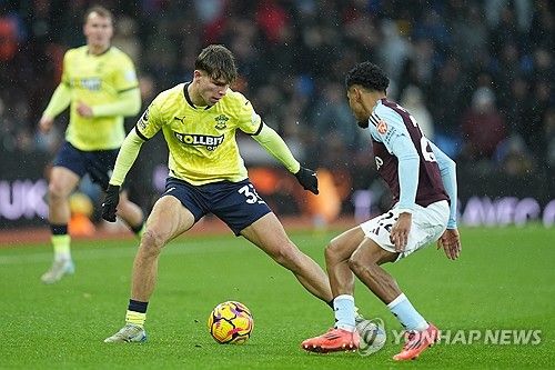 영국 매체 '텔레그래프'가 26일(한국시간) 사우샘프턴이 프리미어리그에서 많은 관심을 받는 유망주 타일러 디블링에게 1억 파운드(약 1893억원) 이상의 이적료를 요구할 거라고 보도했다.&nbsp;연합뉴스