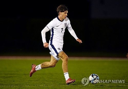 영국 매체 '텔레그래프'가 26일(한국시간) 사우샘프턴이 프리미어리그에서 많은 관심을 받는 유망주 타일러 디블링에게 1억 파운드(약 1893억원) 이상의 이적료를 요구할 거라고 보도했다.&nbsp;연합뉴스