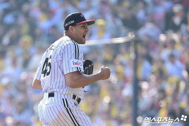 LG 투수 치리노스는 22일 잠실구장에서 열린 '2025 신한 SOL Bank KBO 리그' 롯데와 시즌 개막전에서 선발 등판했다. 6이닝 2실점 퀄리티스타트 투구를 선보여 KBO 데뷔 승을 챙겼다. 엑스포츠뉴스 DB