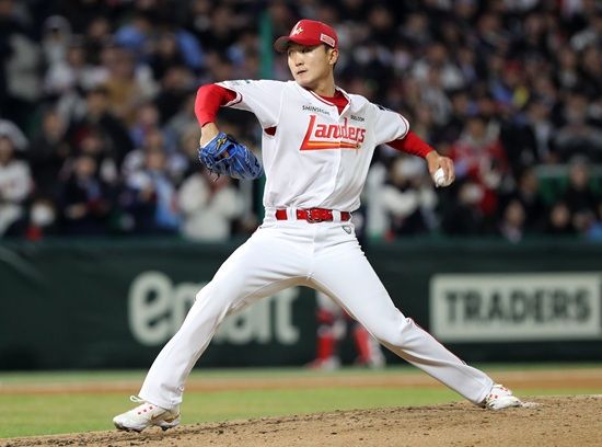 SSG 랜더스가 깜짝 호투한 김건우의 데뷔 첫 승과 함께 주중 위닝 시리즈를 확정했다. SSG 랜더스