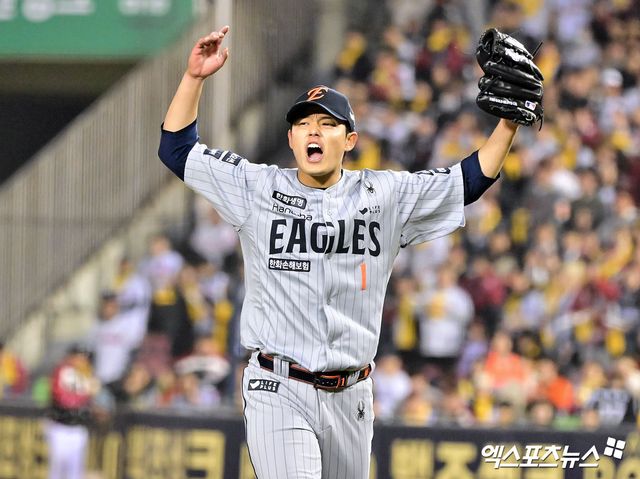 한화 투수 문동주는 27일 잠실구장에서 열린 '2025 신한 SOL Bank KBO 리그' LG와 정규시즌 3차전 맞대결에서 선발 등판했다. 시즌 첫 등판에서 최종 성적 5이닝 무실점으로 깔끔한 투구를 선보였다. 포심 패스트볼 최고 구속은 158㎞를 기록했다. 잠실, 엑스포츠뉴스 김한준 기자