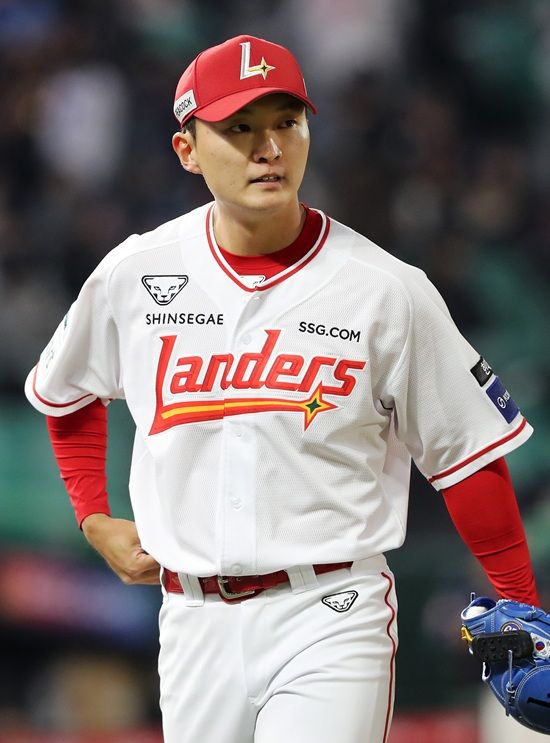 SSG 랜더스가 깜짝 호투한 김건우의 데뷔 첫 승과 함께 주중 위닝 시리즈를 확정했다. SSG 랜더스
