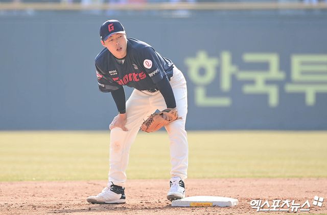 롯데 자이언츠 내야수 고승민이 우측 옆구리 내복사근 염좌 진단을 받으면서 지난 26일 1군 엔트리에서 말소됐다. 사진 엑스포츠뉴스 DB