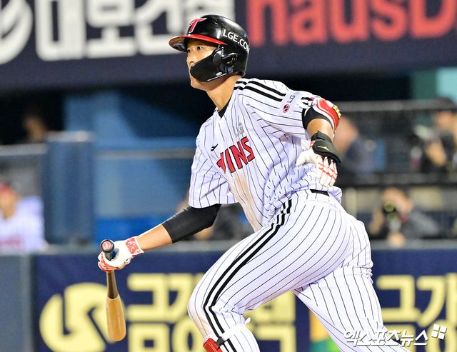 LG 외야수 송찬의는 28일 창원 NC파크에서 열릴 '2025 신한 SOL Bank KBO 리그' NC와 정규시즌 1차전에서 2번타자 좌익수로 선발 출전한다. 문성주가 빠진 2번을 채워주리라 많은 기대를 받고 있다. 엑스포츠뉴스 DB