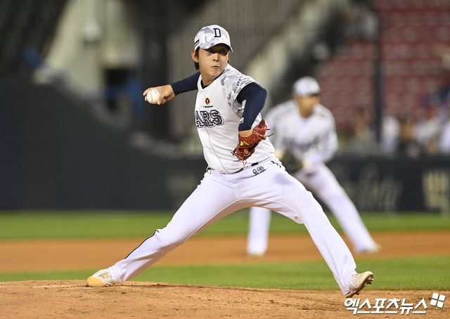 두산 베어스 구원투수 박정수가 경기에 등판해 투구하고 있다. 엑스포츠뉴스 DB