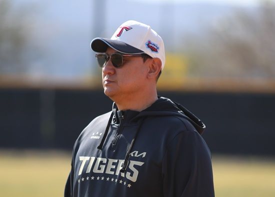 KIA 타이거즈가 2연패를 노리는 2025시즌 초반 예상하지 못한 부상 악재와 불펜진 난조로 어려움을 겪는 분위기다. 시즌 초반 찾아온 위기를 어떻게 버틸 지가 중요해졌다. KIA 타이거즈