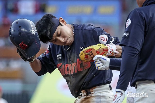 롯데 자이언츠 외야수 황성빈이 28일 부산 사직야구장에서 열리는 2025 신한 SOL Bank KBO리그 KT 위즈와의 팀 간 1차전에 앞서 왼손 염좌 부상 여파로 1군 엔트리에서 제외됐다. 사진 롯데 자이언츠