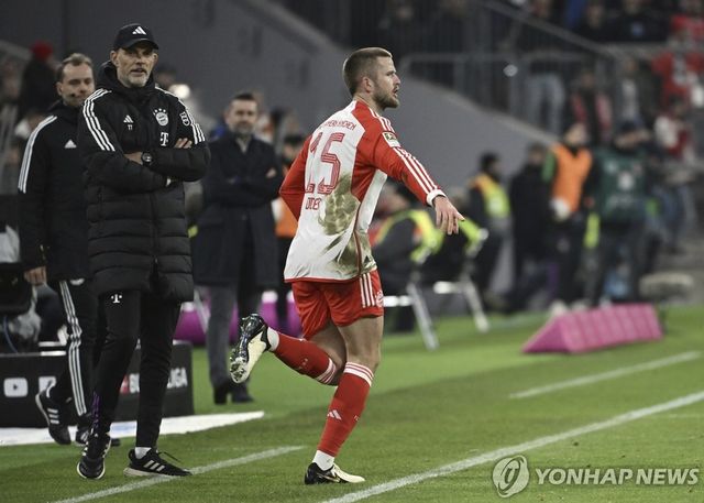 '독일 스카이스포츠'는 28일 '뮌헨은 다이어와 계약 연장을 위한 대화를 진행할 가능성을 고려하고 있다. 다이어는 내부적으로 리더격으로 평가받는 인물이다. 뮌헨은 다가오는 6월 30일 다이어와 계약이 종료된다'라고 보도했다.&nbsp;이어 독일 빌트의 축구 수석기자인 크리스티안 폴크도 자신의 독일어 팟캐스트를 통해 '다이어가 뮌헨과 1년 계약 연장에 사인할 것으로 예상된다. 계약 합의는 곧 마무리될 가능성이 있다'라고 자신했다. 다이어와 뮌헨의 1년 동행이 사실상 마무리 수순이란 얘기다. 토트넘 방출생에서 세계최고 명문 구단의 로테이션급 센터백으로 거듭나는 스토리가 곧 완성된다. 연합뉴스