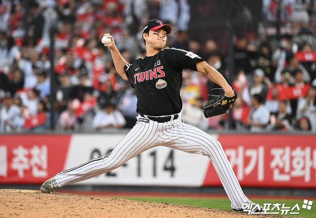 LG 투수 백승현은 28일 NC파크에서 열린 '2025 신한 SOL Bank KBO 리그' NC와 정규시즌 1차전에서 7회말 구원 등판했다. 7회말 1사 1,2루 위기를 지우는 등 ⅔이닝 무실점으로 활약. 승리 투수가 됐다. 엑스포츠뉴스 DB
