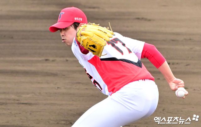 3일 오후 일본 오키나와 킨 구장에서 열린 KT 위즈와 KIA 타이거즈의 연습경기, 7회초 KIA 임기영이 공을 힘차게 던지고 있다. 엑스포츠뉴스 DB