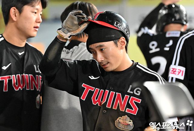 LG 내야수 신민재는 28일 창원 NC파크에서 열린 '2025 신한 SOL Bank KBO 리그' NC와 정규시즌 1차전에서 9번타자 2루수로 선발 출전했다. 팀이 5-4로 앞선 9회초 2타점 적시타로 승리에 쐐기를 박는 등 멀티히트로 팀 승리에 보탬이 됐다. 엑스포츠뉴스 DB