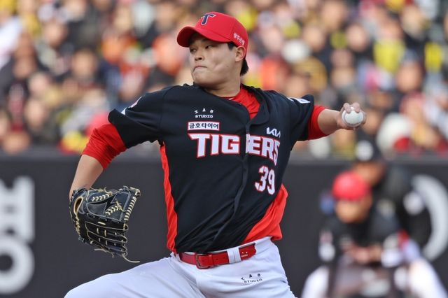 29일 대전한화생명 볼파크에서 열린 2025 신한 SOL Bank KBO리그 KIA 타이거즈와 한화 이글스의 경기, KIA 최지민이 역투하고 있다. KIA 타이거즈
