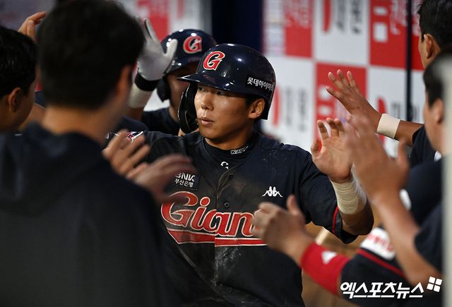 롯데 자이언츠 외야수 장두성이 29일 부산 사직야구장에서 열리는 2025 신한 SOL Bank KBO리그 KT 위즈와의 팀 간 2차전에 9번타자 겸 중견수로 선발출전한다. 사진 엑스포츠뉴스 DB