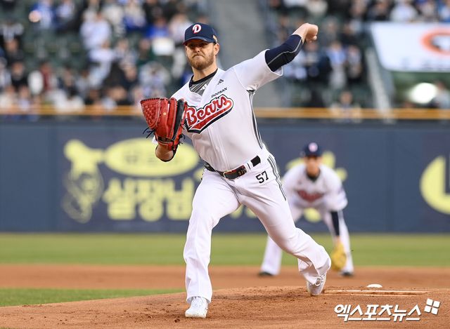 두산 베어스 투수 콜 어빈이 지난 28일 잠실 삼성전에서 선발 등판해 7이닝 무실점 쾌투로 KBO리그 데뷔 승을 거뒀다. 엑스포츠뉴스 DB