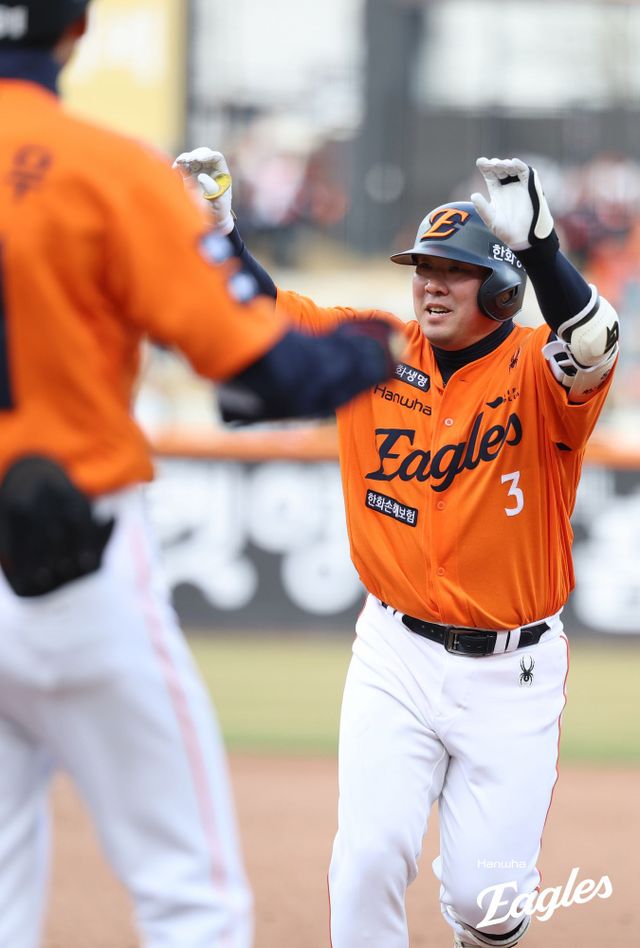 29일 대전한화생명 볼파크에서 열린 2025 신한 SOL Bank KBO리그 KIA 타이거즈와 한화 이글스의 경기, 8회말 대타로 들어선 안치홍은 역전 적시타를 때려냈다. 한화 이글스