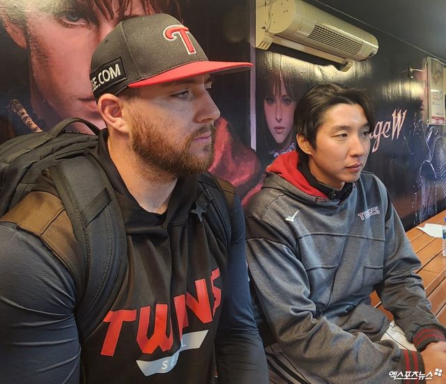 LG 내야수 오스틴(왼쪽 첫 번째)은 29일 창원 NC파크에서 열린 '2025 신한 SOL Bank KBO 리그' NC와 정규시즌 2차전에서 3번타자 1루수로 선발 출전했다. 6회초 도망가는 3점 홈런을 치는 등 3타점으로 공격에 활력을 불어넣었다. 창원, 박정현 기자