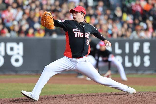 29일 대전한화생명 볼파크에서 열린 2025 신한 SOL Bank KBO리그 KIA 타이거즈와 한화 이글스의 경기, KIA 선발 양현종이 역투하고 있다. KIA 타이거즈