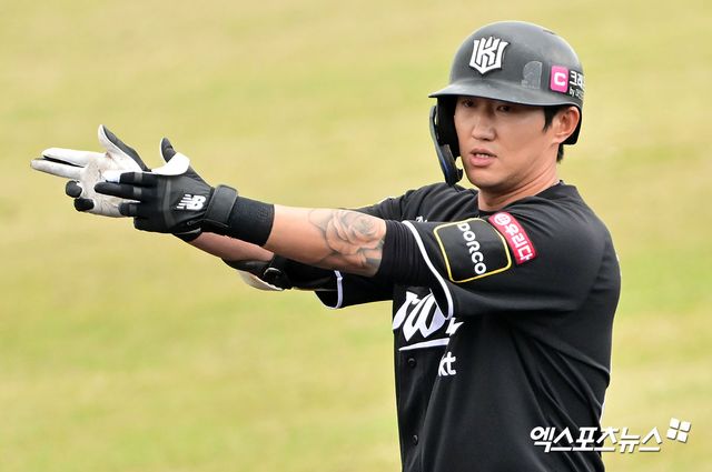 KT 위즈 외야수 김민혁이 29일 부산 사직야구장에서 열린 2025 신한 SOL Bank KBO리그 롯데와의 팀 간 2차전에서 1타점 적시타를 기록했다. 사진 엑스포츠뉴스 DB