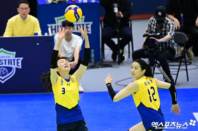 11일 오후 경기도 수원실내체육관에서 열린 '도드람 2024-2025 V리그' 현대건설과 한국도로공사의 경기, 현대건설 김다인이 토스하고 있다. 엑스포츠뉴스 DB