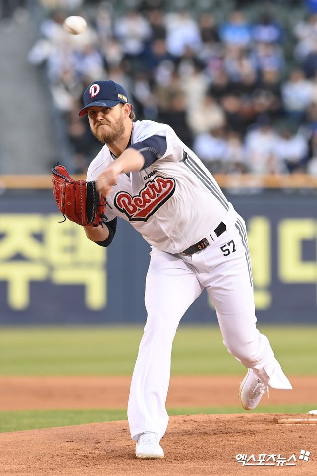 두산 베어스 투수 콜 어빈이 지난 28일 잠실 삼성전에서 선발 등판해 7이닝 무실점 쾌투로 KBO리그 데뷔 승을 거뒀다. 엑스포츠뉴스 DB