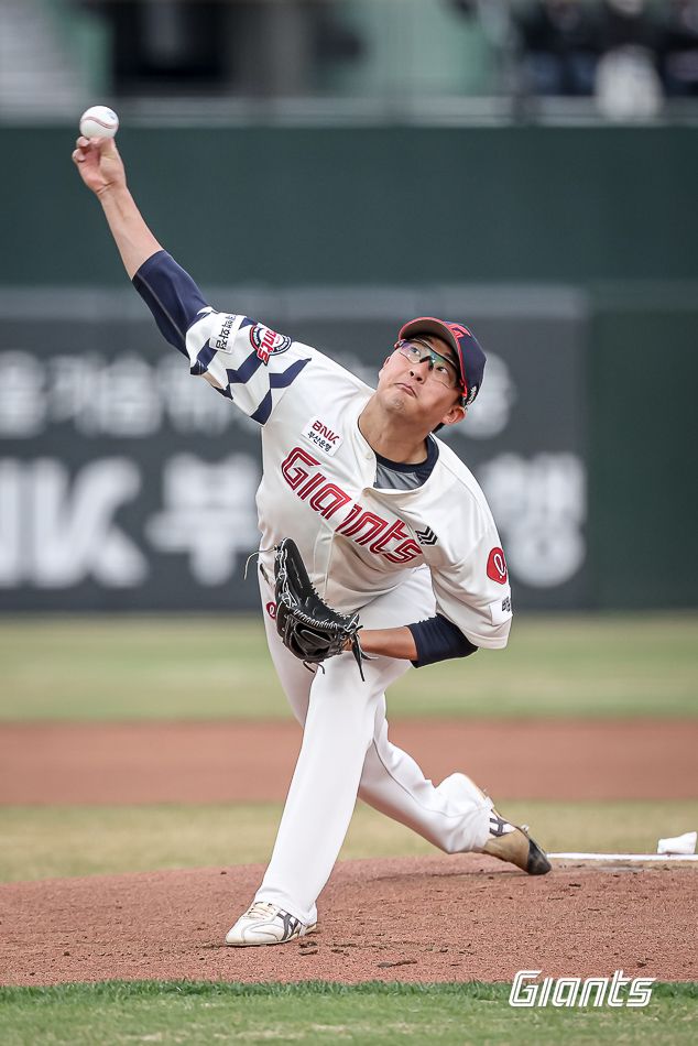 롯데 자이언츠 토종 에이스 박세웅이 29일 부산 사직야구장에서 열린 2025 신한 SOL Bank KBO리그 KT 위즈와의 팀 간 2차전에 선발등판, 6이닝 5피안타 3볼넷 6탈삼진 1실점 호투로 팀 승리를 견인했다. 사진 롯데 자이언츠