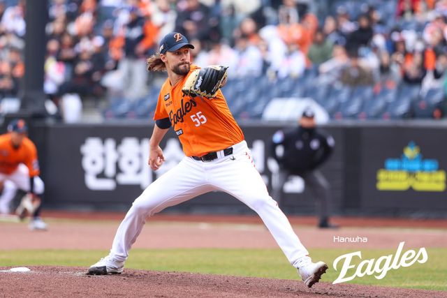 29일 대전한화생명 볼파크에서 열린 2025 신한 SOL Bank KBO리그 KIA 타이거즈와 한화 이글스의 경기, 한화 선발 라이언 와이스가 역투하고 있다. 한화 이글스