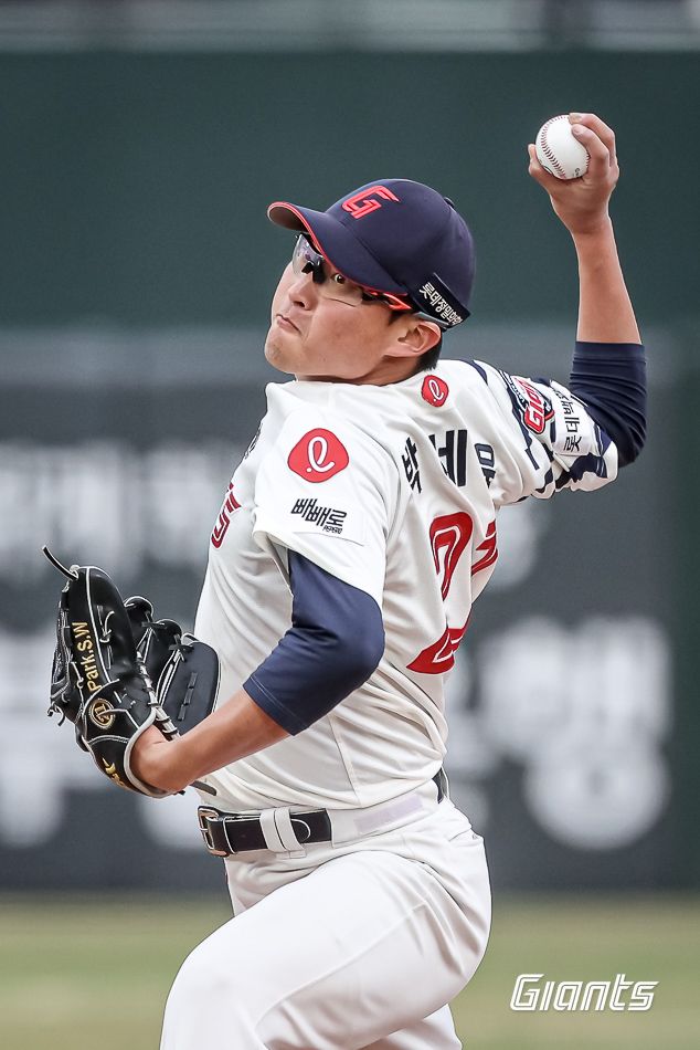 롯데 자이언츠 토종 에이스 박세웅이 29일 부산 사직야구장에서 열린 2025 신한 SOL Bank KBO리그 KT 위즈와의 팀 간 2차전에 선발등판, 6이닝 5피안타 3볼넷 6탈삼진 1실점 호투로 팀 승리를 견인했다. 사진 롯데 자이언츠