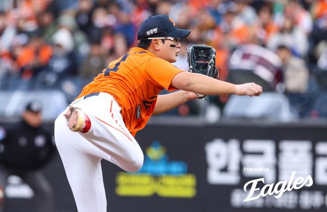 29일 대전 한화생명 볼파크에서 열린 2025 신한 SOL Bank KBO리그 KIA 타이거즈와 한화 이글스의 경기, 5-4로 앞선 9회초 등판한 김서현은 1이닝 무실점으로 승리를 지키고 시즌 첫 세이브이자 신구장 첫 세이브를 달성했다. 한화 이글스