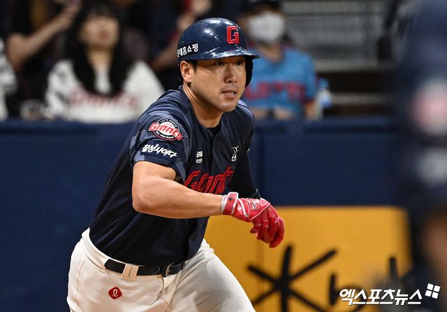 롯데 자이언츠 캡틴 전준우가 29일 부산 사직야구장에서 열리는 2025 신한 SOL Bank KBO리그 KT 위즈와의 팀 간 2차전에 1번타자 겸 좌익수로 선발출전한다. 사진 엑스포츠뉴스 DB